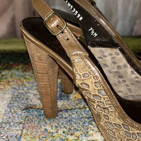 Stuart Weitzman Size 7.5 Peeptoe Heels - Picture 3 of 12